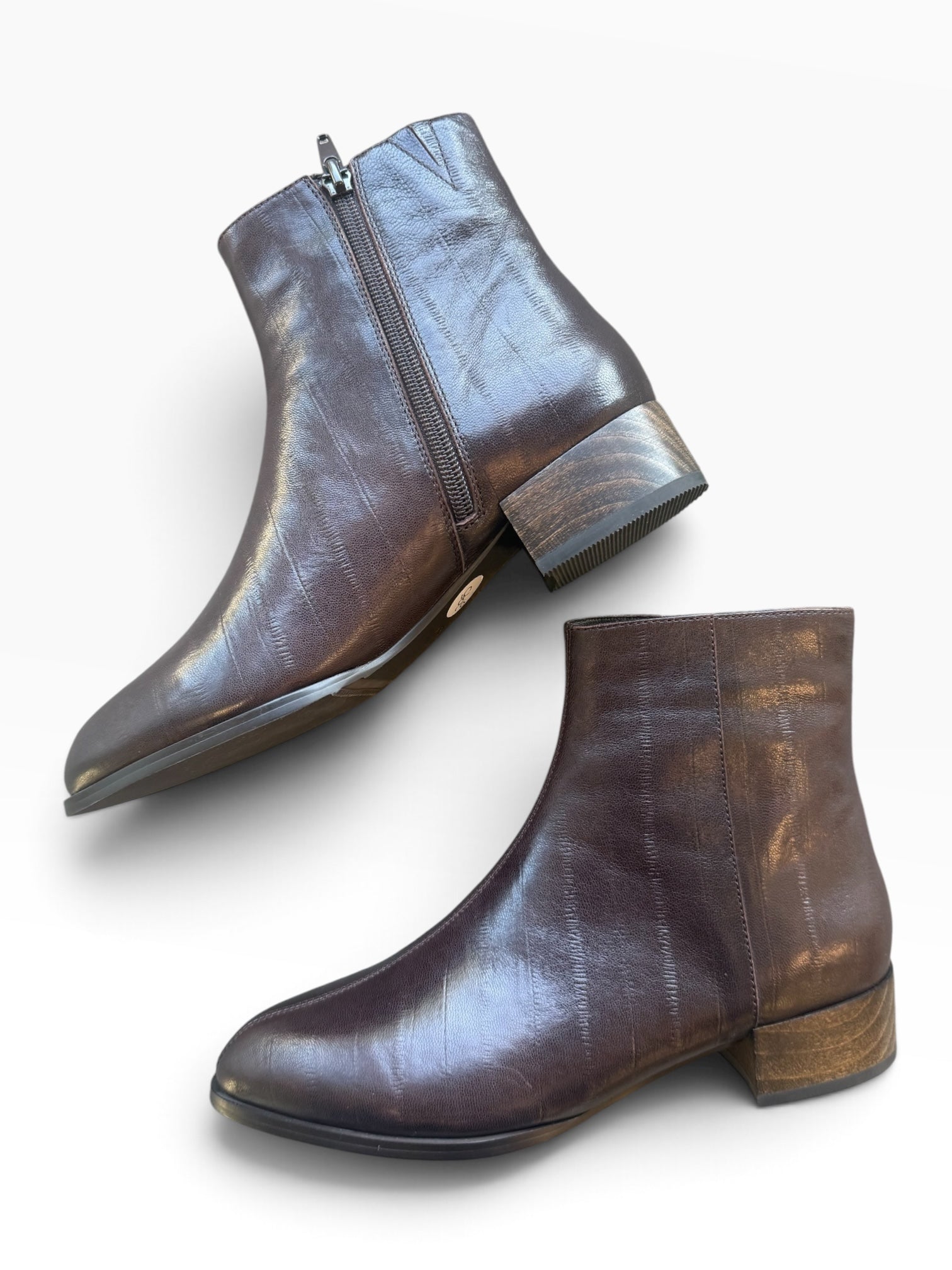 Bootie Brown Ezel